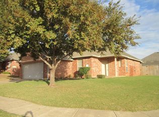801 SW 37th St, Moore, OK 73160
