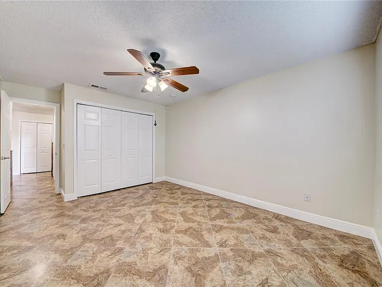 646 Kenwick Cir — Photo 14