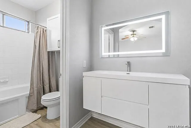 21518 Andrews Gdn — Photo 13
