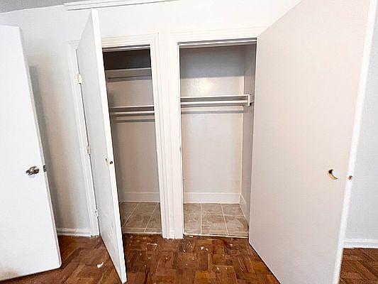 5th image of 860 E 18th St APT 1B