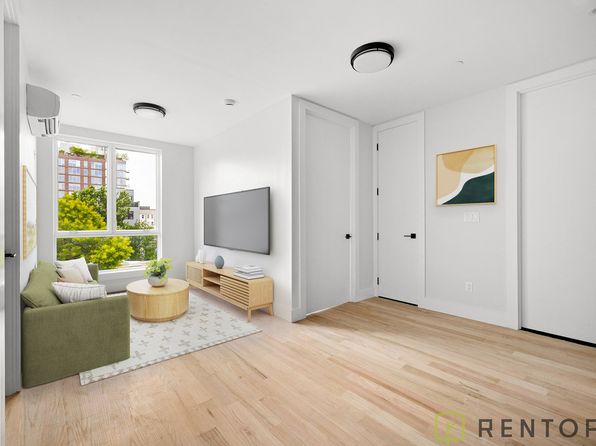 22 Frost St #306