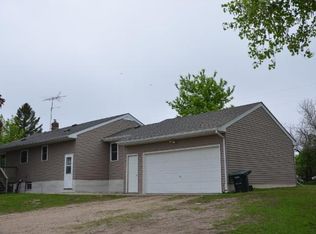 62951 215th St, Litchfield, MN 55355