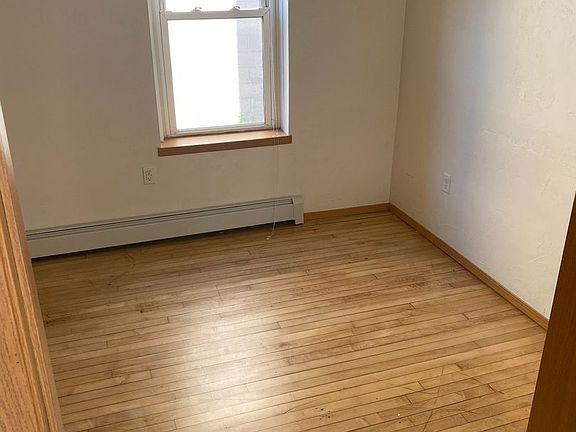 4th image of 409 N Broadway St #18