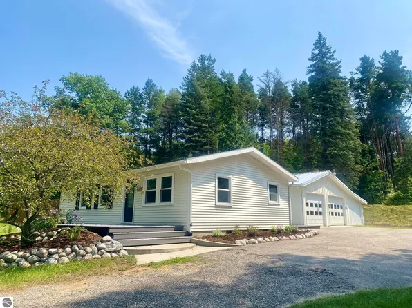 8926 E Bingham Rd, Traverse City, MI 49684