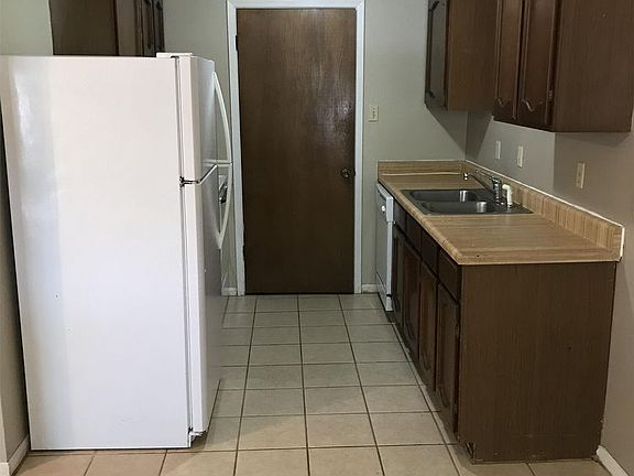 5th image of 702 Vassar Ct APT B