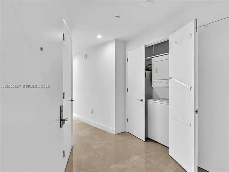 17001 Collins Ave #CU-2106 — Photo 23