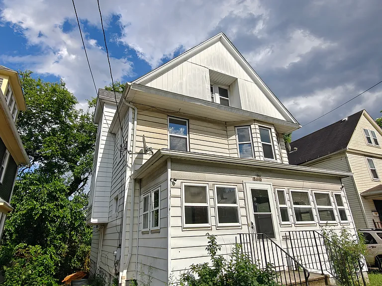 599 Rhodes Ave — Photo 2