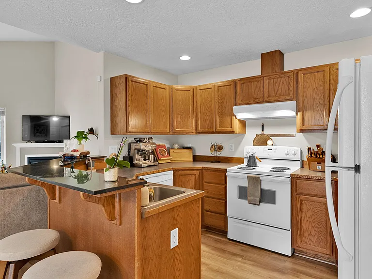 1317 N Forsythia Cir — Photo 3