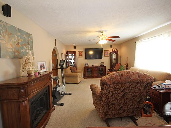 3rd image of 1506 Highlands Dr