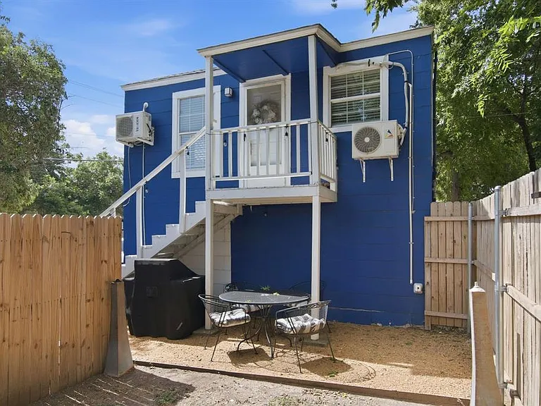 908 Haskell St — Photo 16