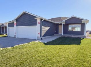 2103 E 41st St, Kearney, NE 68847