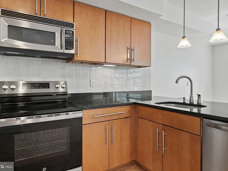 1524 Independence Ave SE #303 — Photo 15