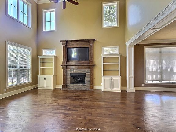 4th image of 3224 Founders Dr #33
