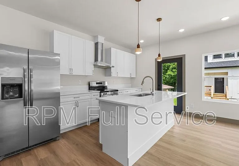 2400 Buchanan St — Photo 5