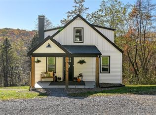 135 Grandview Rd, Ellwood City, PA 16117