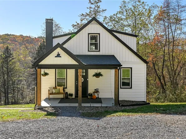 135 Grandview Rd, Ellwood City, PA 16117