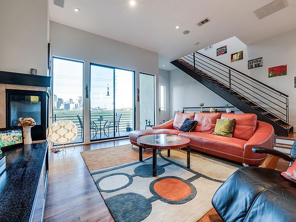 2nd image of 433 Trinity River Cir