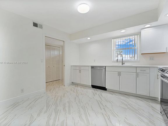 3rd image of 271 S Hollybrook Dr APT 307