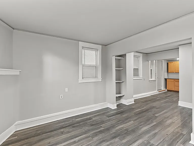 Farrah Apartments: 1 & 2 Bedroom Renovated Units — Photo 16