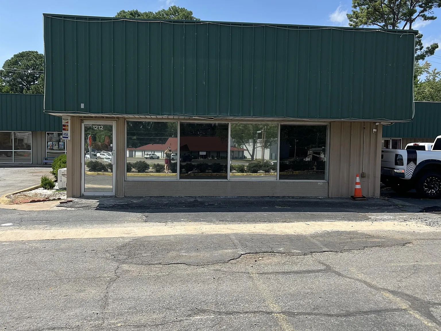 Johnson Plaza Shopping Center - 1212 Comm. Retail — Photo 2