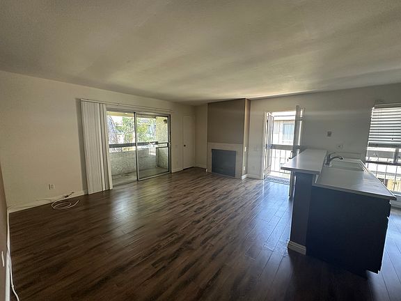 5th image of 2859 S Fairview St Unit D