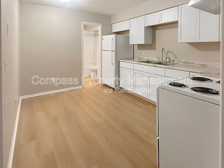 Lakewood Apartments — Photo 20