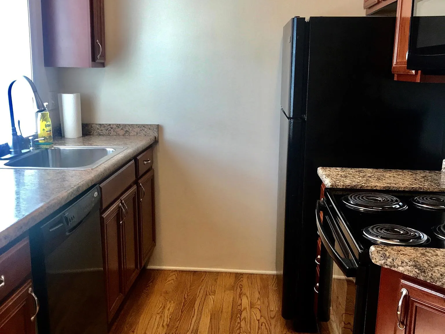 2 bed, 1.5 bath, 1000 sqft, $1,595 — Photo 4