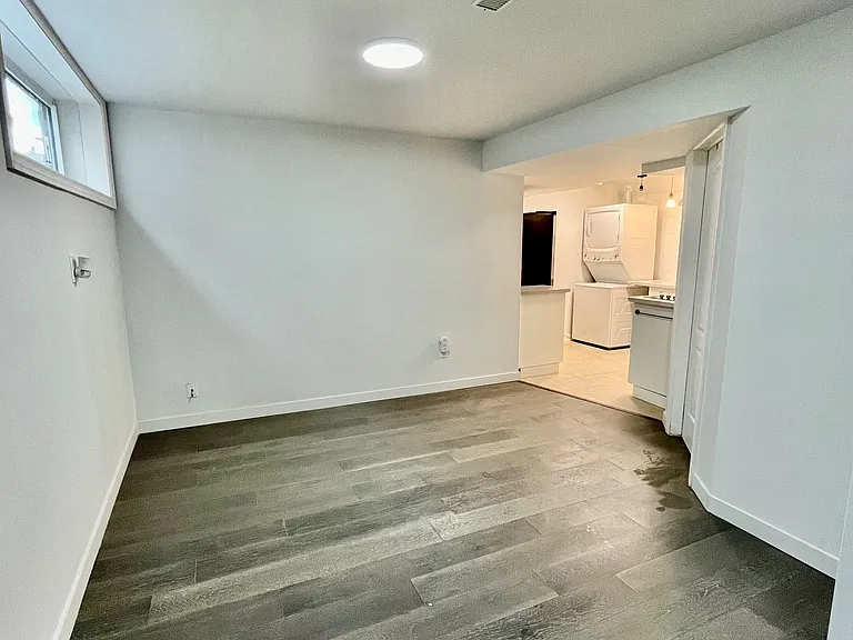 5 King William Cres #BASEMENT — Photo 8