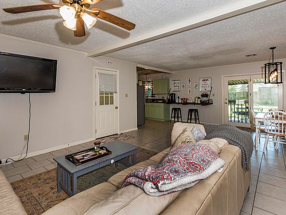 5th image of 212 Driftwood St