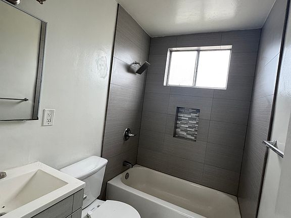 3rd image of 14423 S Berendo Ave APT 10