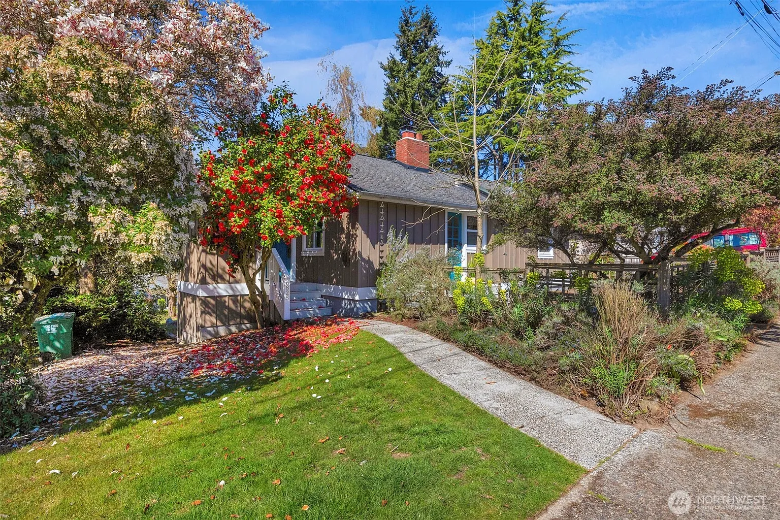 6825 43rd Avenue NE photo 1