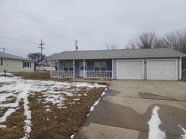 325 Shetland Cir, Ogden, KS 66517