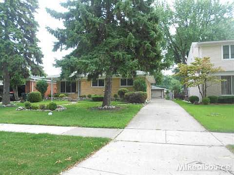 2nd image of 21624 Lakeland St