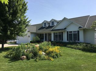 300 Candlestick Dr NE, Mount Vernon, IA 52314