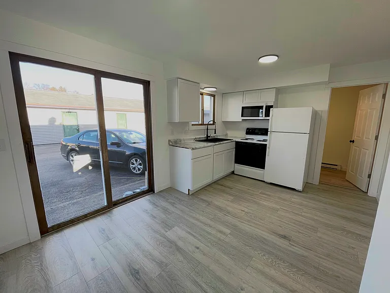903 Genrich St #C — Photo 4