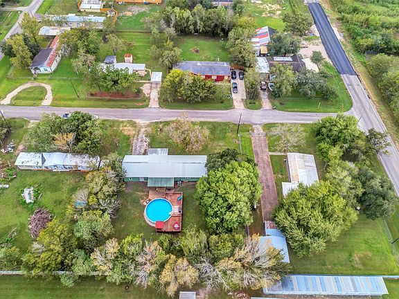 3rd image of 7505 Honeysuckle Ln