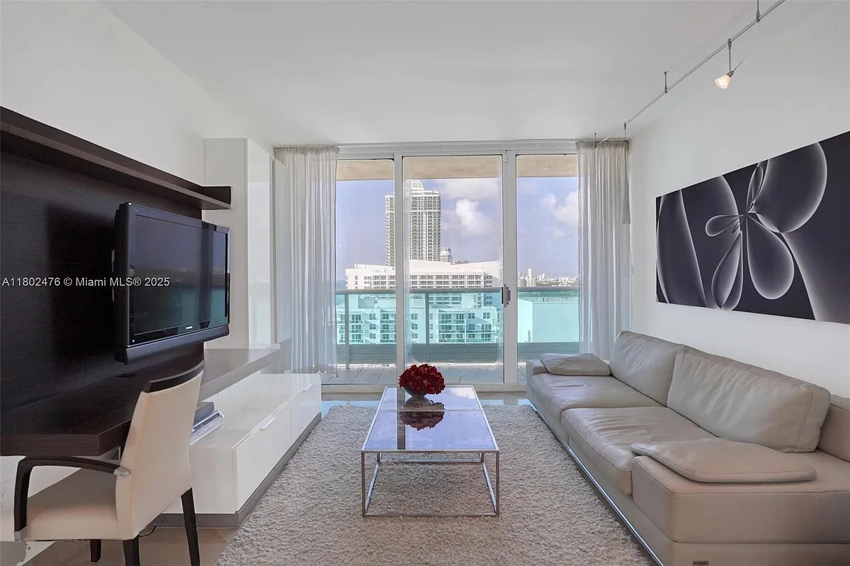 Building Photo - 5025 Collins Ave #2107
