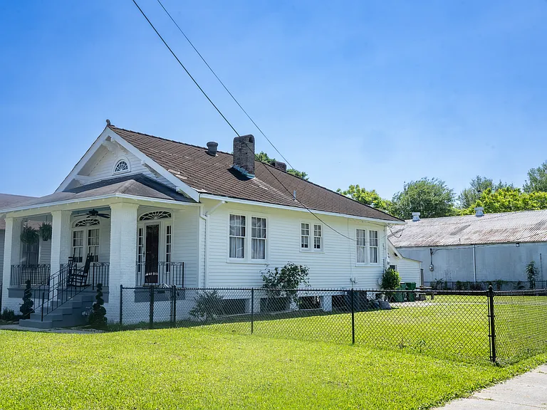 405 Franklin Ave — Photo 3