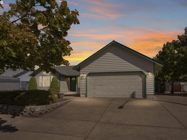 2362 Loch Dr, Springfield, OR 97477