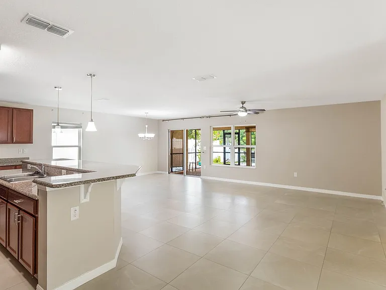 4602 Harvest Row Ln — Photo 9