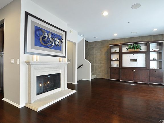 3rd image of 1800 Oak St Unit 206