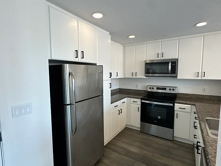 260 King St #809 — Photo 9