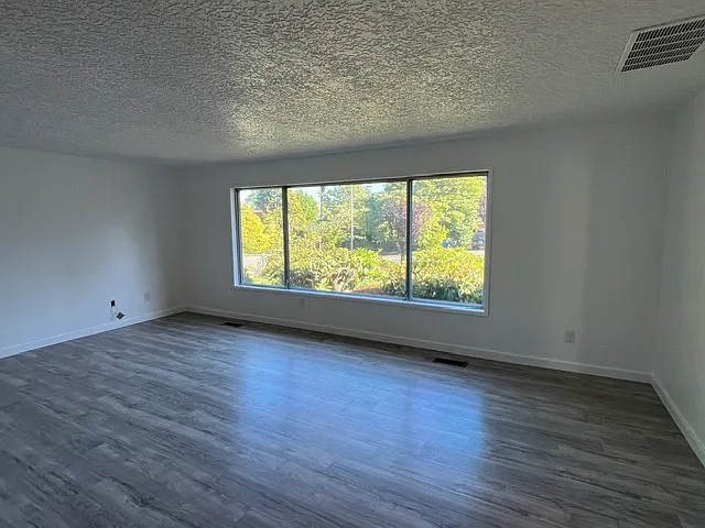 825 NW 21st Ave — Photo 6