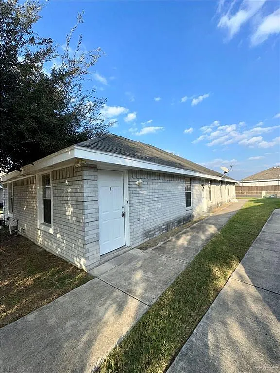 Building Photo - 604 S Logan Dr #1