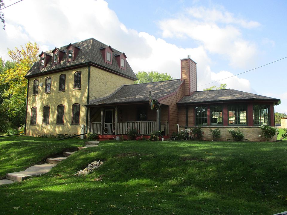 2nd image of 1104 Beech St