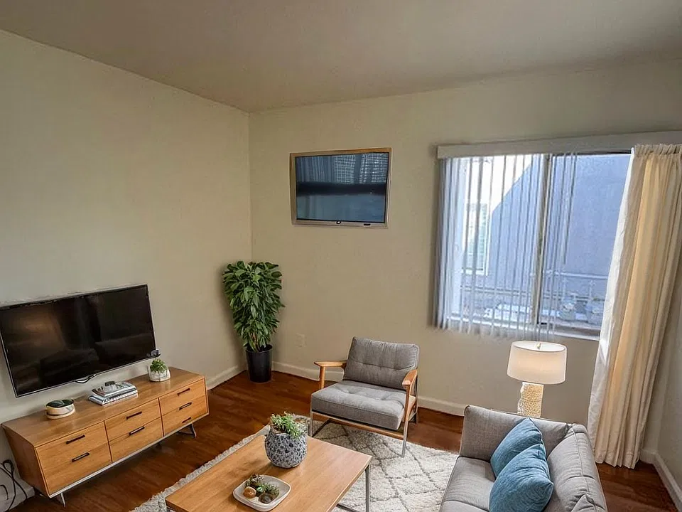 25 Bennett Ave #3