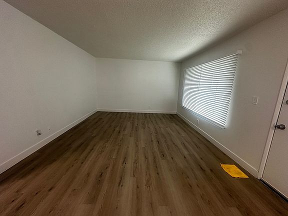 2nd image of 5548 Yarmouth Ave #2