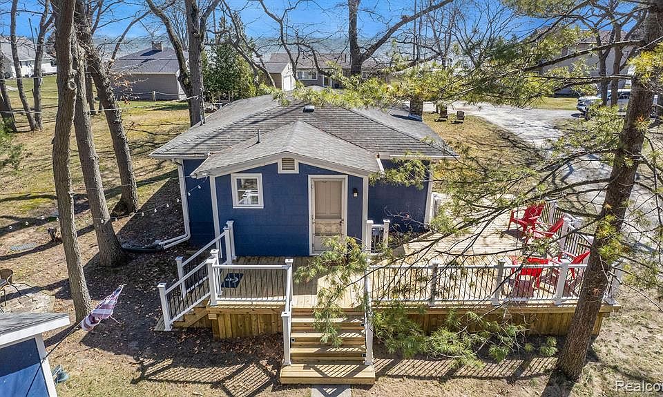 1033 S 14th St, Au Gres, MI 48703 Zillow