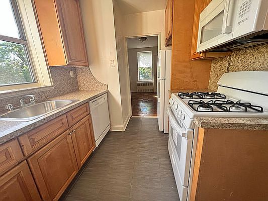 2nd image of 21-15 27th St #2