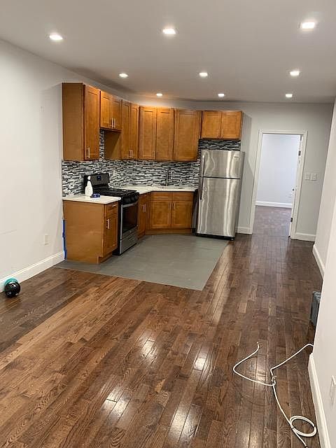 1st image of 41 W 184th St #6
